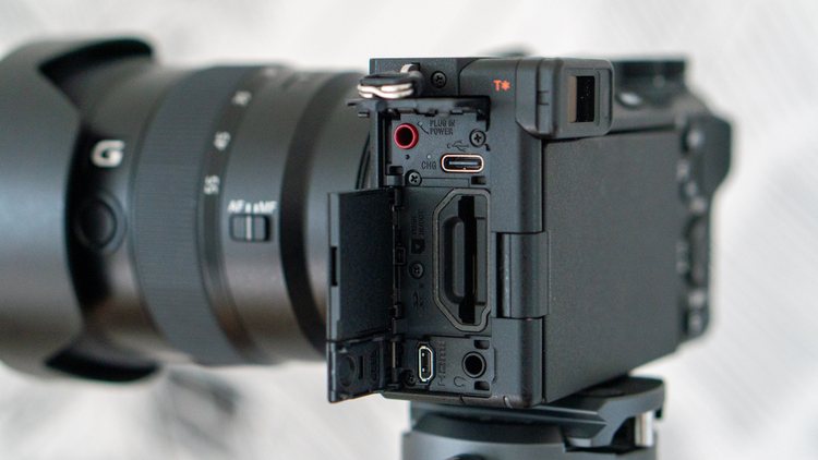 APS-C камера Sony A6700 APS-C камера Sony A6700