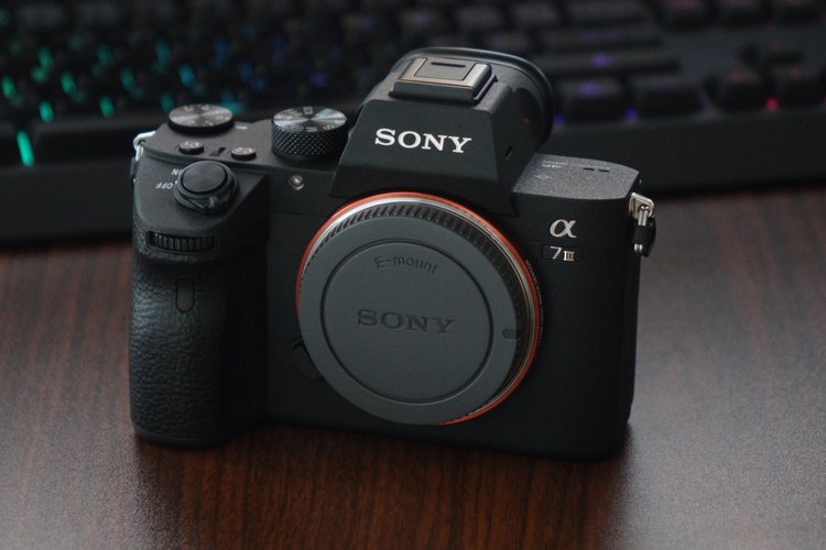 полнокадровая камера Sony A7 III полнокадровая камера Sony A7 III