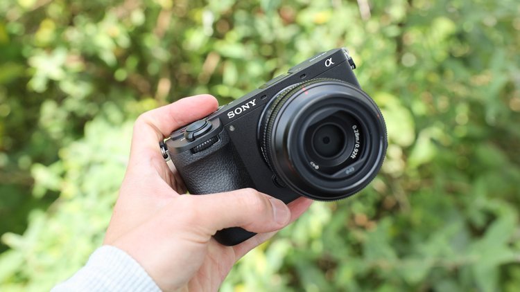 Sony A6400 компактная беззеркалка Sony A6400 компактная беззеркалка