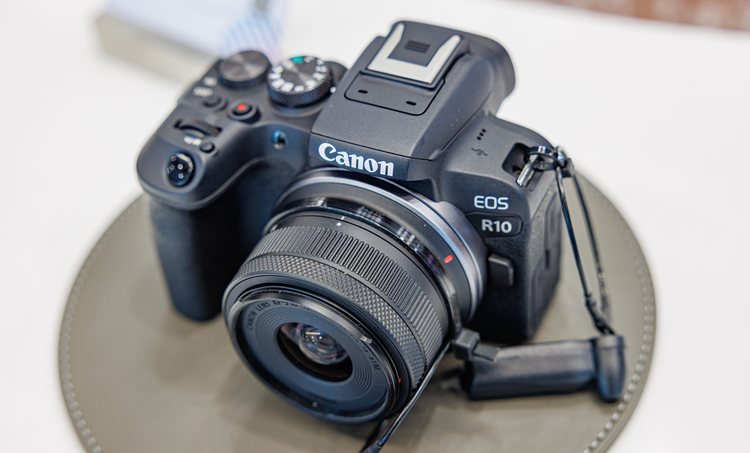 Canon EOS R10 беззеркальная камера