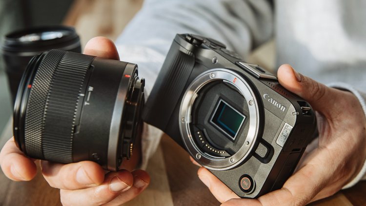 Canon EOS R50 V камера для контента