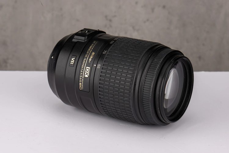 Объектив Nikon AF-S DX NIKKOR 55–300mm f/4.5–5.6G ED VR